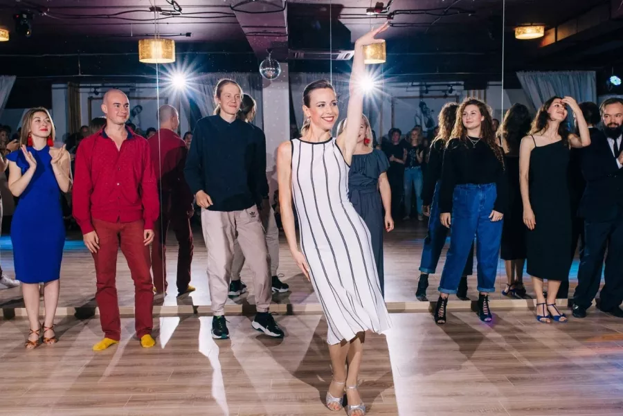 Академия танца 2DANCE в Перми: Танцы, Зал, Хореография, Школа танцев, Взрослые, Растяжка,