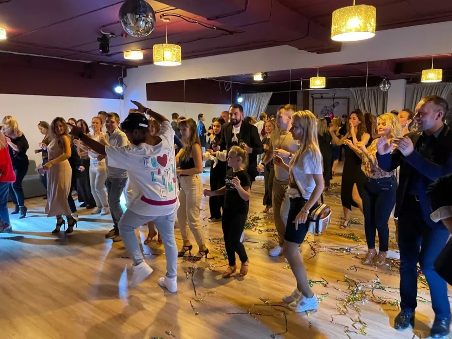 Академия танца 2DANCE в Перми: Танцы, Зал, Хореография, Школа танцев, Взрослые, Растяжка,