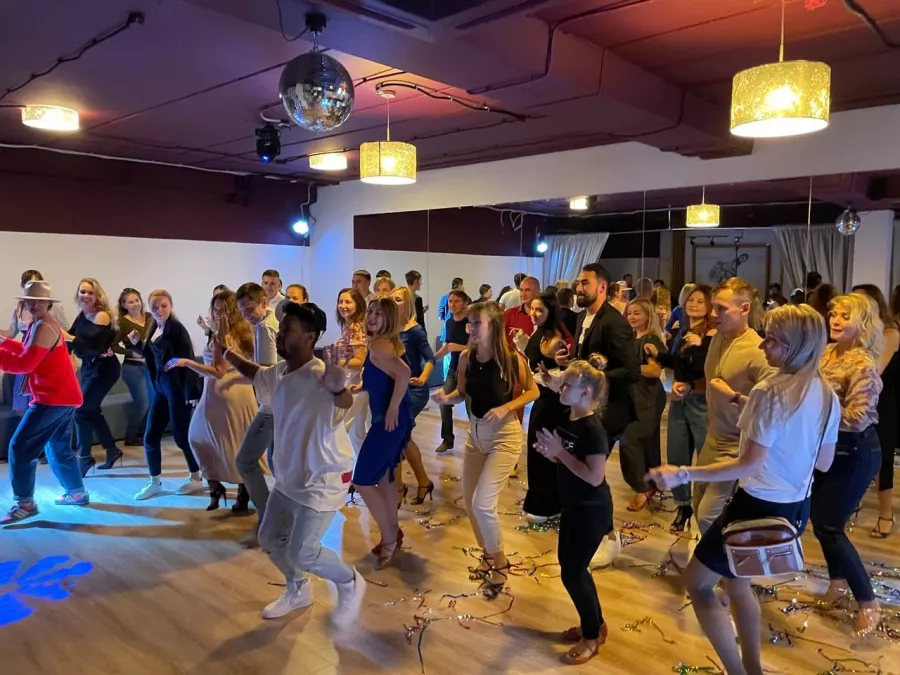 Академия танца 2DANCE в Перми: Танцы, Зал, Хореография, Школа танцев, Взрослые, Растяжка,