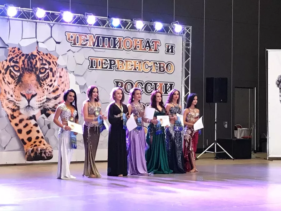 Школа танцев Dancing hall в Нижнем Новгороде: Танцы, Зал, Хореография, Школа танцев, Восточные танцы, Растяжка,