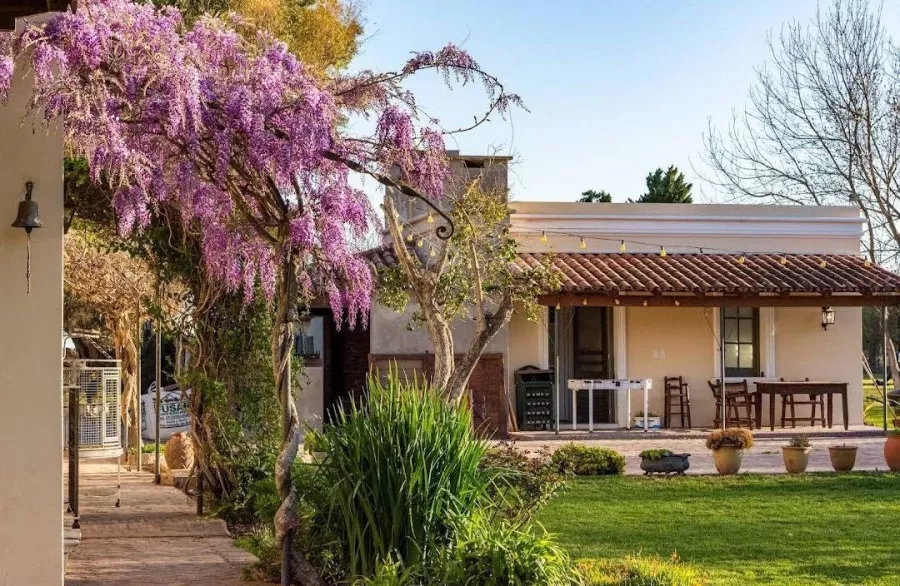 Отель Estancia El Ombú De Areco в Буэнос-Айрес (Аргентина): Ферма, Катание на лощадях, Бассейн, Живая музыка, Hotel, Farm, Horse riding, Swimming pool, Live music, Отель,