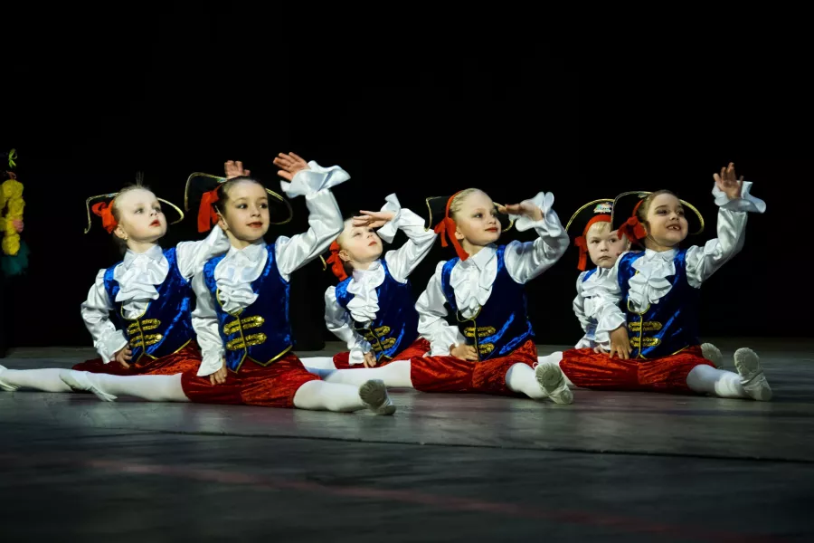 Ансамбль стилизованного танца Задоринка в Нижнем Новгороде: Танцы, Зал, Хореография, Растяжка, Школа,