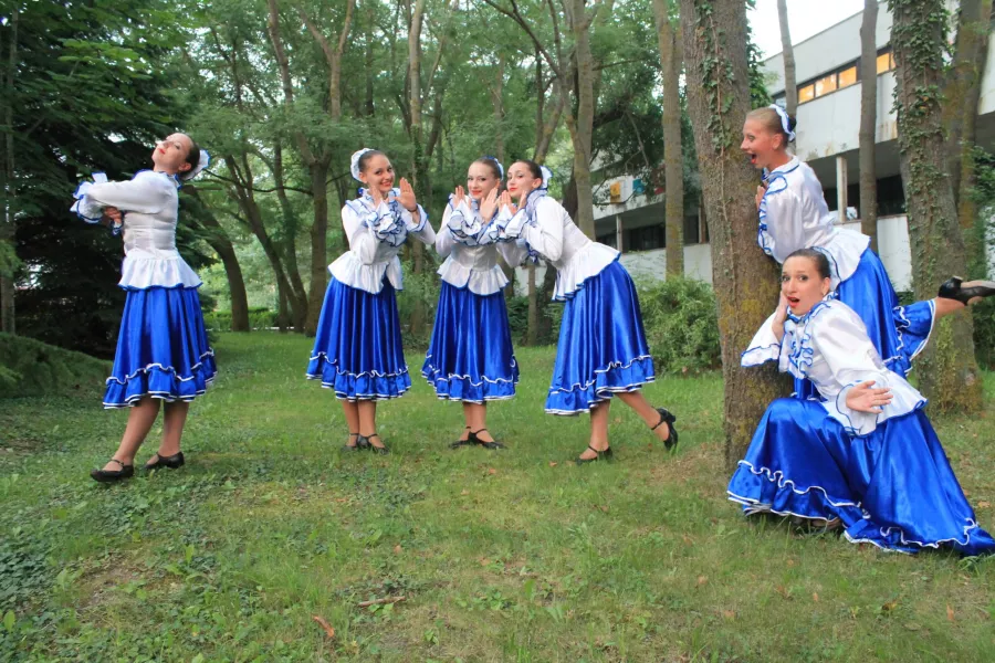 Ансамбль стилизованного танца Задоринка в Нижнем Новгороде: Танцы, Зал, Хореография, Растяжка, Школа,
