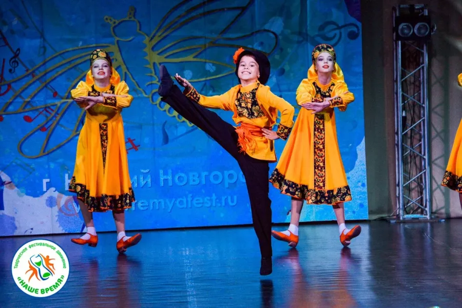 Ансамбль стилизованного танца Задоринка в Нижнем Новгороде: Танцы, Зал, Хореография, Растяжка, Школа,