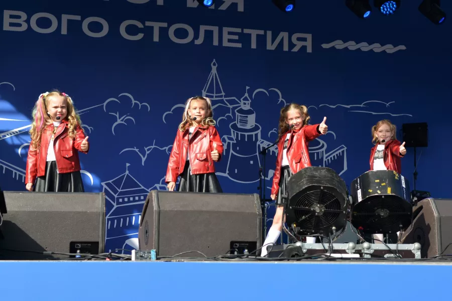 Эстрадно-танцевальная студия Банана в Нижнем Новгороде: Танцы, Зал, Хореография, Растяжка, Школа,