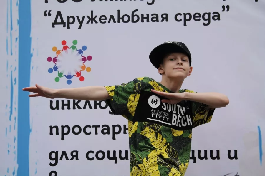 Эстрадно-танцевальная студия Банана в Нижнем Новгороде: Танцы, Зал, Хореография, Растяжка, Школа,