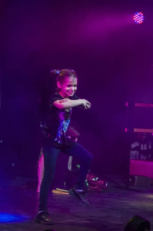 Эстрадно-танцевальная студия Банана в Нижнем Новгороде: Танцы, Зал, Хореография, Растяжка, Школа,