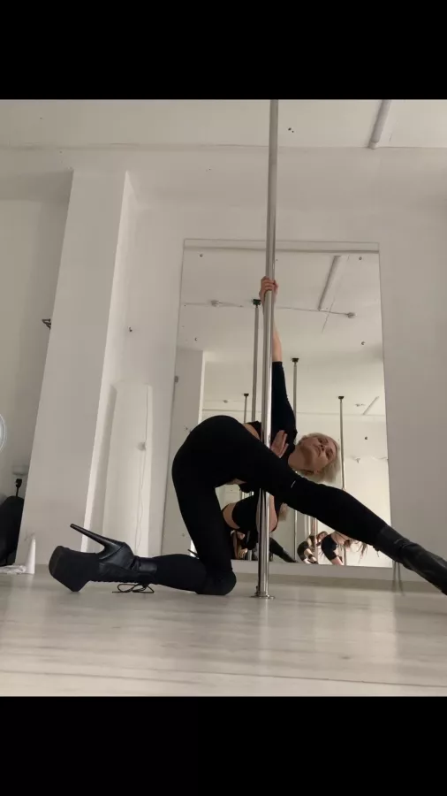 Танцевальная студия Pole dreams в Нижнем Новгороде: Танцы, Зал, Хореография, Растяжка, Школа,