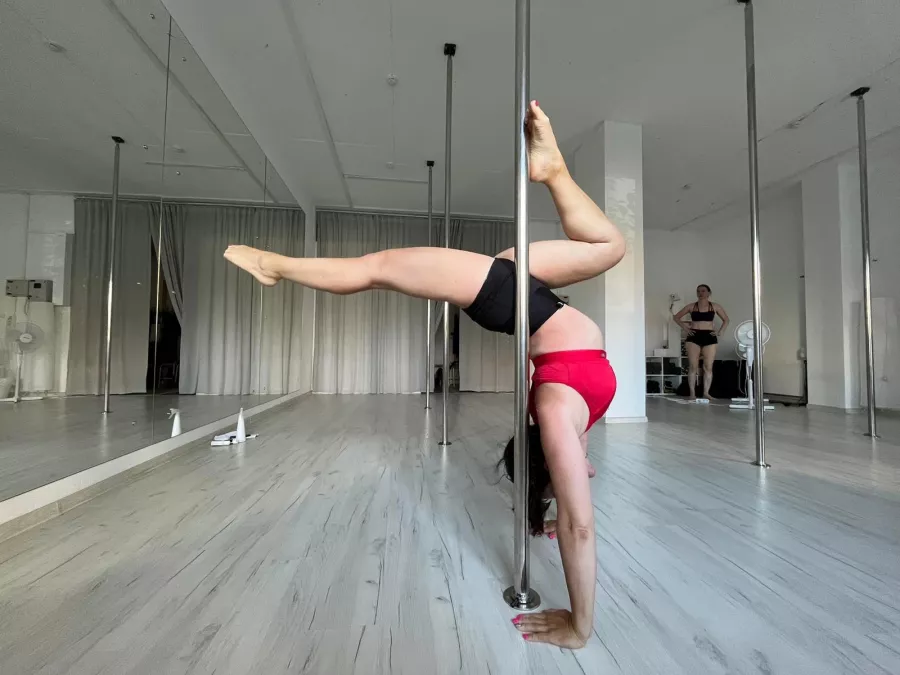 Танцевальная студия Pole dreams в Нижнем Новгороде: Танцы, Зал, Хореография, Растяжка, Школа,