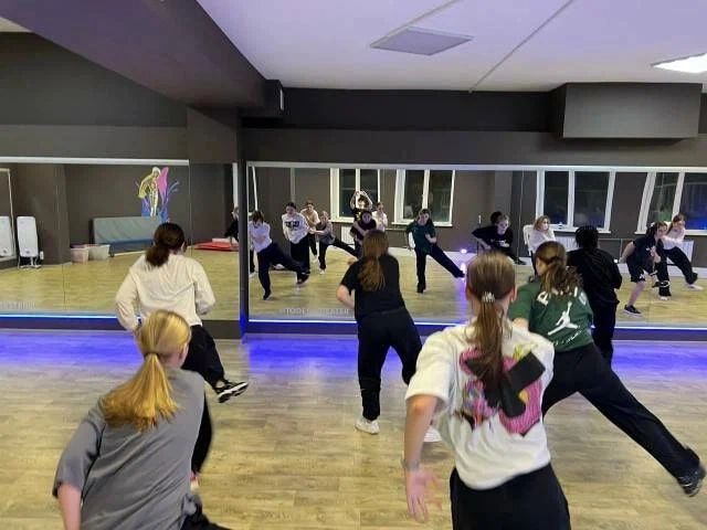 Школа-студия Аллы Духовой TODES! в Перми: Танцы, Зал, Хореография, Школа танцев, Эстрадный танец, Растяжка,