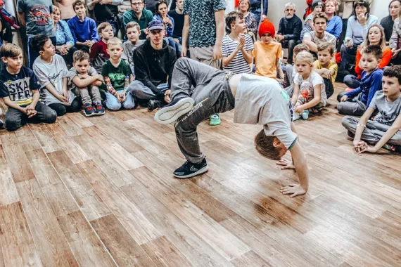 Танцевальная студия "I DANCE"