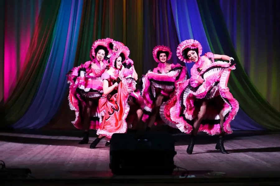 Шоу-балет и театр танца Аиша в Нижнем Новгороде: Танцы, Зал, Хореография, Растяжка, Школа,