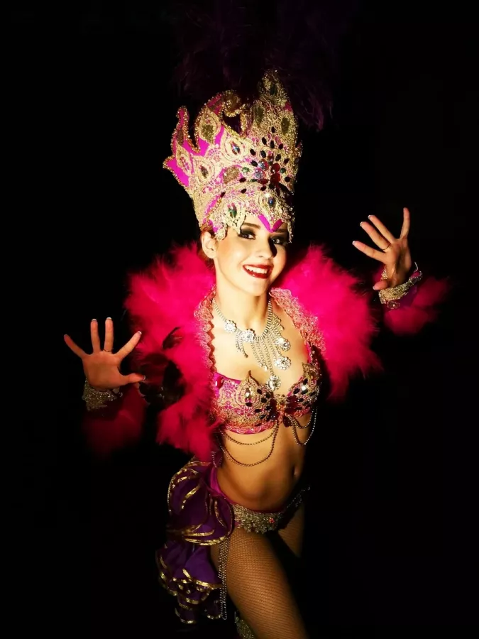 Шоу-балет и театр танца Аиша в Нижнем Новгороде: Танцы, Зал, Хореография, Растяжка, Школа,