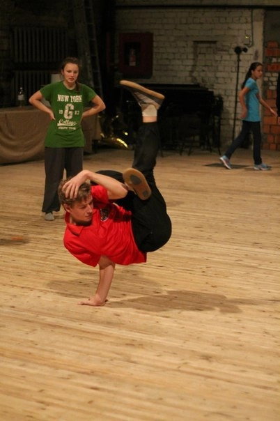 Школа танцев Неваляшка в Нижнем Новгороде: Танцы, Зал, Хореография, Растяжка, Школа,