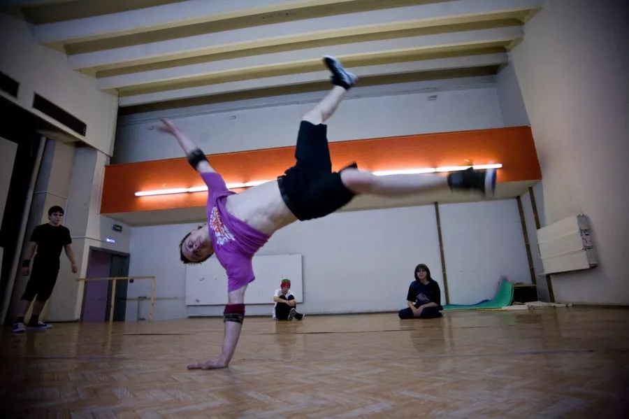 Школа танцев Неваляшка в Нижнем Новгороде: Танцы, Зал, Хореография, Растяжка, Школа,