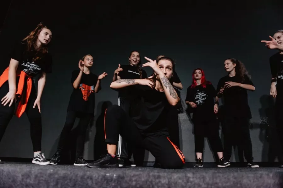 Студия танцев lastshow в Смоленске: Танцы, Зал, Хореография, Тверк, Растяжка, Школа,