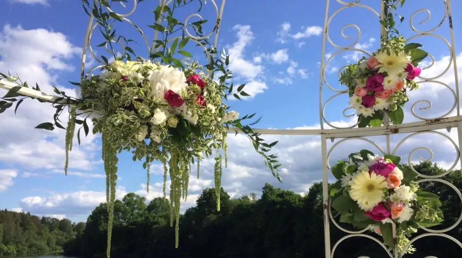 Цветочная студия Mirka flowers в Санкт-Петербурге: Букет невесты, Цветочная студия, Свадебный декор, Цветочные украшения, Для влюбленных, Организация свадеб ,