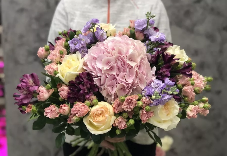 Цветочная студия Mirka flowers в Санкт-Петербурге: Букет невесты, Цветочная студия, Свадебный декор, Цветочные украшения, Для влюбленных, Организация свадеб ,