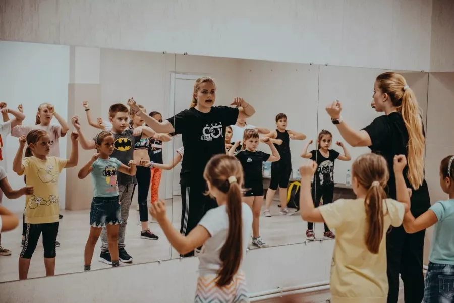 Танцы для детей и взрослых Metro Dance в Смоленске: Танцы, Зал, Хореография, Школа танцев, Растяжка, Балет,
