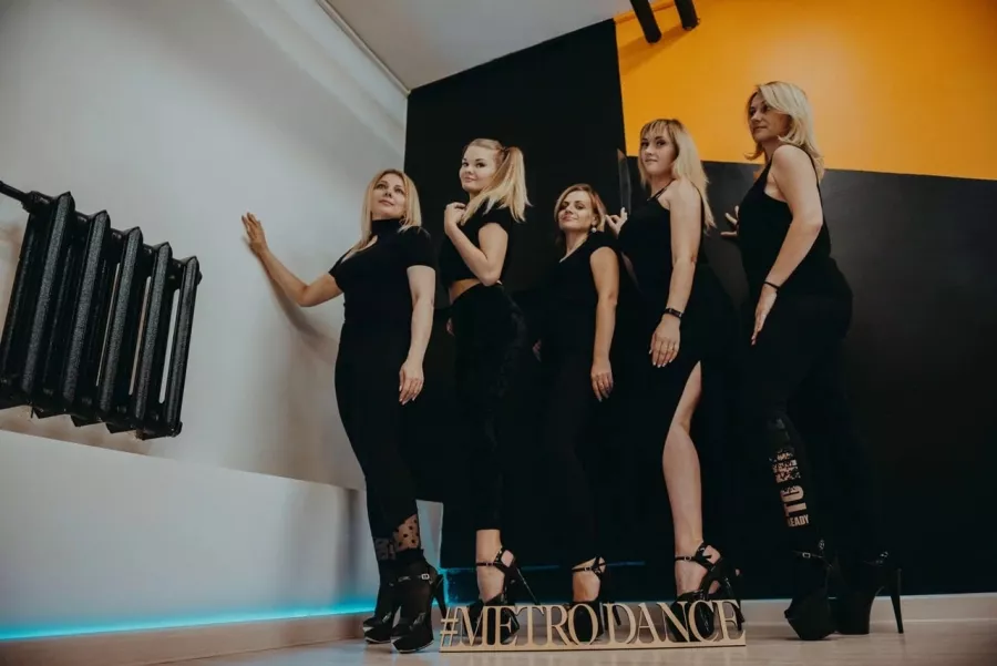 Танцы для детей и взрослых Metro Dance в Смоленске: Танцы, Зал, Хореография, Школа танцев, Растяжка, Балет,