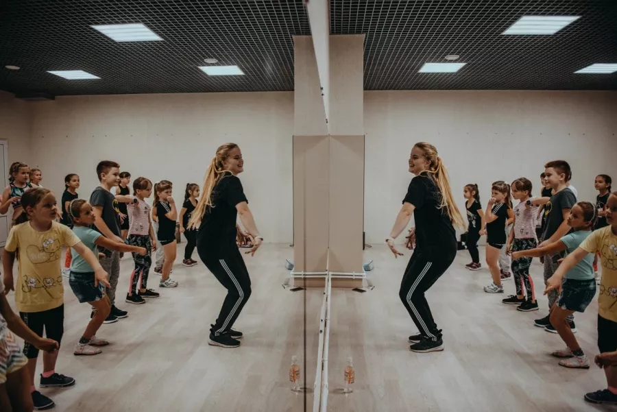 Танцы для детей и взрослых Metro Dance в Смоленске: Танцы, Зал, Хореография, Школа танцев, Растяжка, Балет,