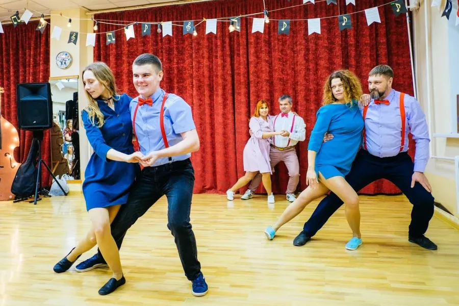 Школа танцев Lindy'N'Roll в Смоленске: Танцы, Зал, Хореография, Школа танцев, Парные танцы, Растяжка,