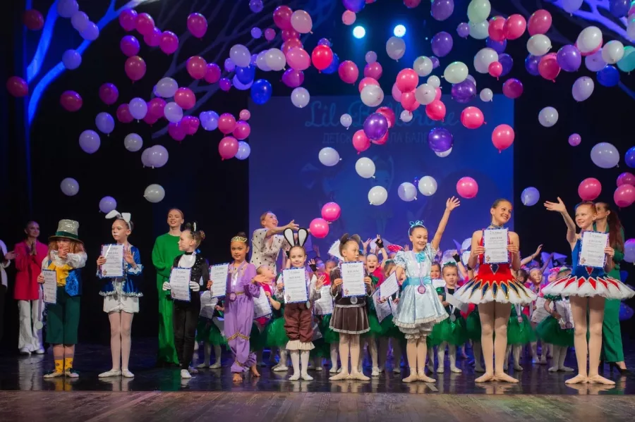 Международная балетная школа Lil Ballerine в Перми: Танцы, Зал, Хореография, Школа танцев, Балет, Растяжка,