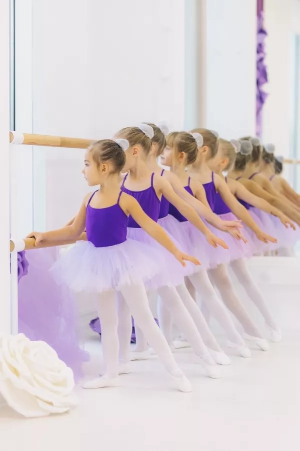 Международная балетная школа Lil Ballerine в Перми: Танцы, Зал, Хореография, Школа танцев, Балет, Растяжка,