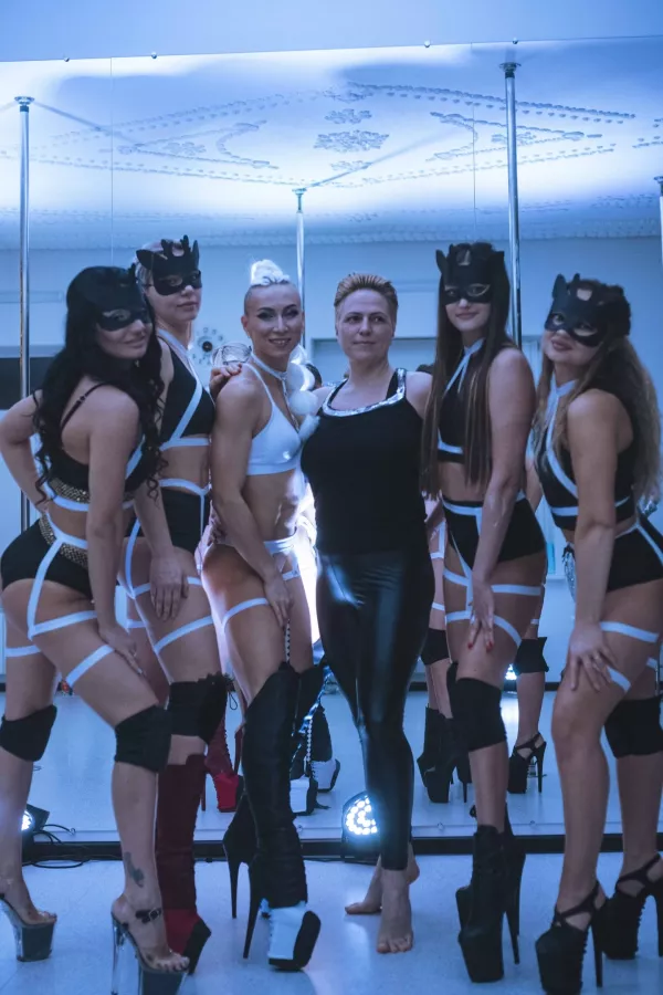 Студия VereVka в Калининграде: Танцы, Зал, Хореография, Школа танцев, Pole Dance, Растяжка,