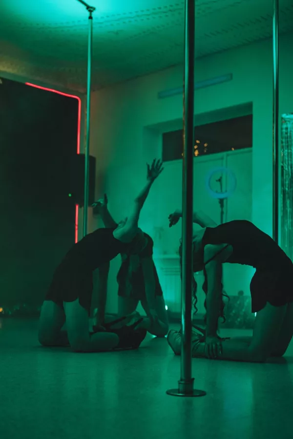 Студия VereVka в Калининграде: Танцы, Зал, Хореография, Школа танцев, Pole Dance, Растяжка,