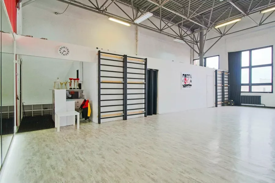Школа танцев Dance studio 54 в Калининграде: Танцы, Зал, Хореография, Школа танцев, Растяжка, Хип-хоп,