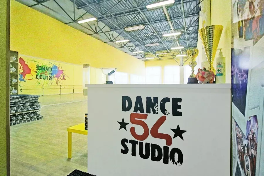 Школа танцев Dance studio 54 в Калининграде: Танцы, Зал, Хореография, Школа танцев, Растяжка, Хип-хоп,