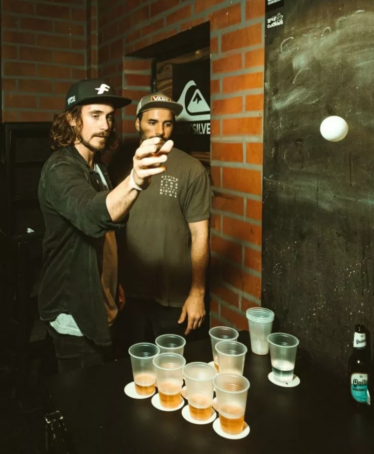 Бар Ride Green Parrot в Буэнос-Айрес (Аргентина): Мода, Живая музыка, Пиво, Бар, Коктейли,