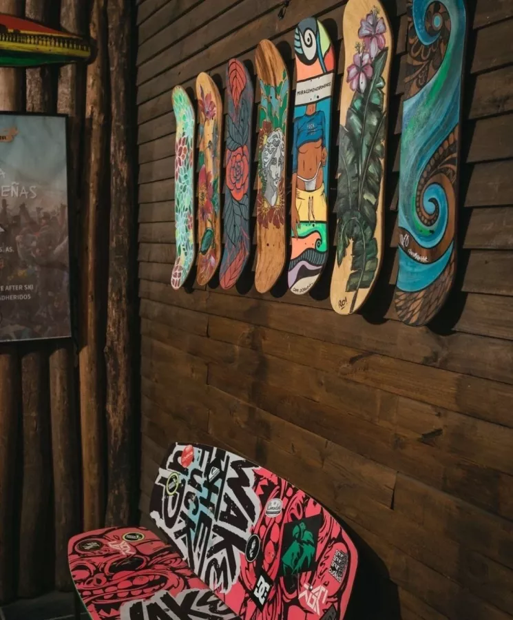 Бар Ride Green Parrot в Буэнос-Айрес (Аргентина): Мода, Живая музыка, Пиво, Бар, Коктейли,