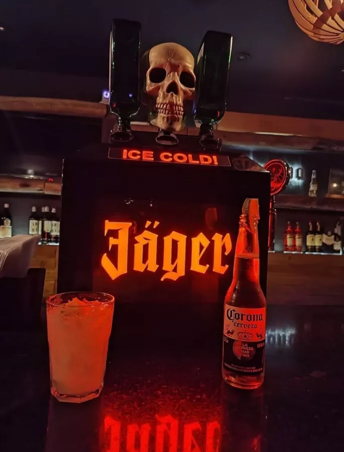 Бар Ride Green Parrot в Буэнос-Айрес (Аргентина): Мода, Живая музыка, Пиво, Бар, Коктейли,