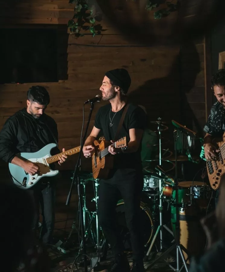 Бар Ride Green Parrot в Буэнос-Айрес (Аргентина): Мода, Живая музыка, Пиво, Бар, Коктейли,