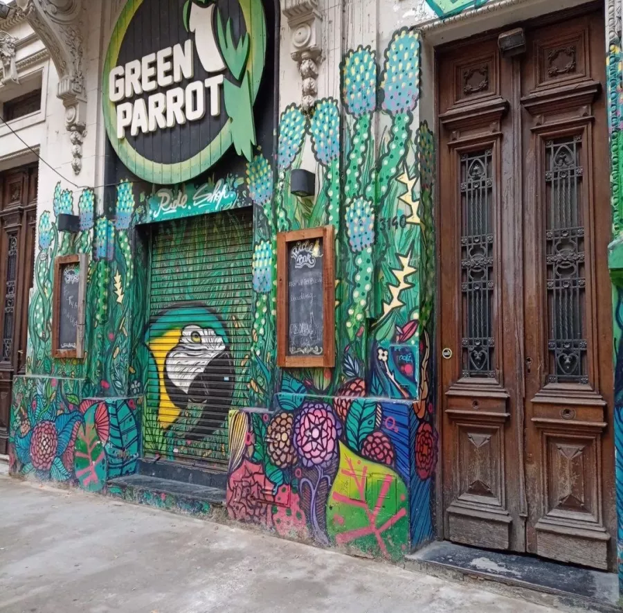 Бар Ride Green Parrot в Буэнос-Айрес (Аргентина): Мода, Живая музыка, Пиво, Бар, Коктейли,