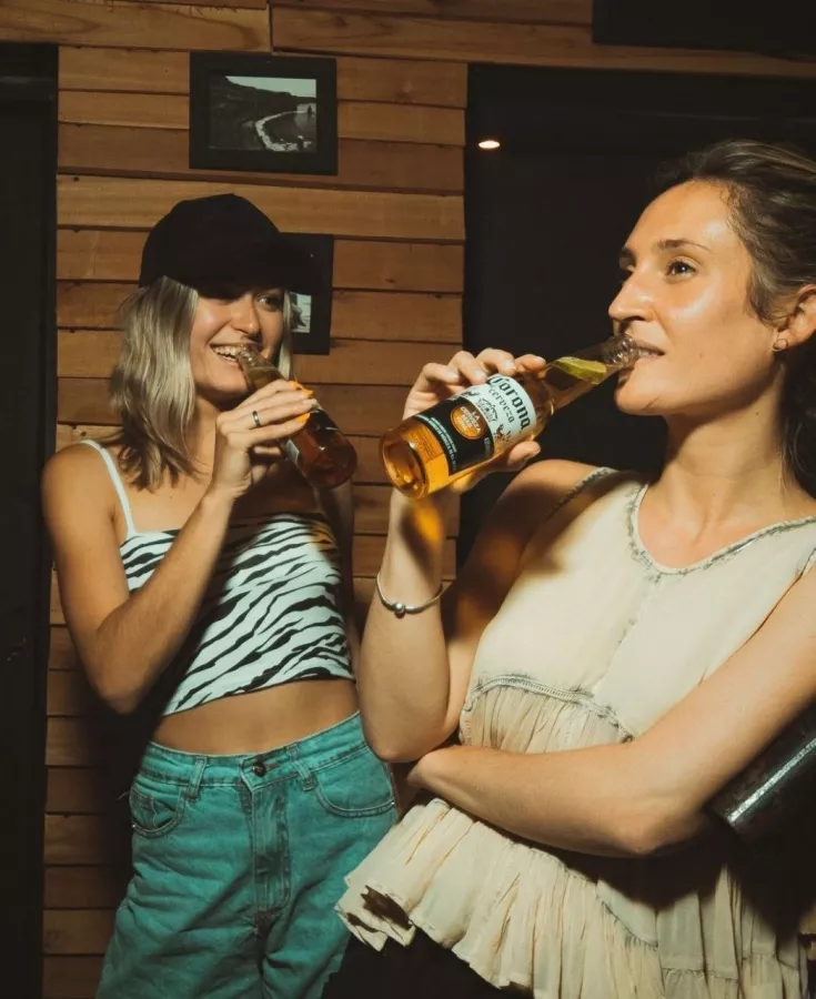 Бар Ride Green Parrot в Буэнос-Айрес (Аргентина): Мода, Живая музыка, Пиво, Бар, Коктейли,