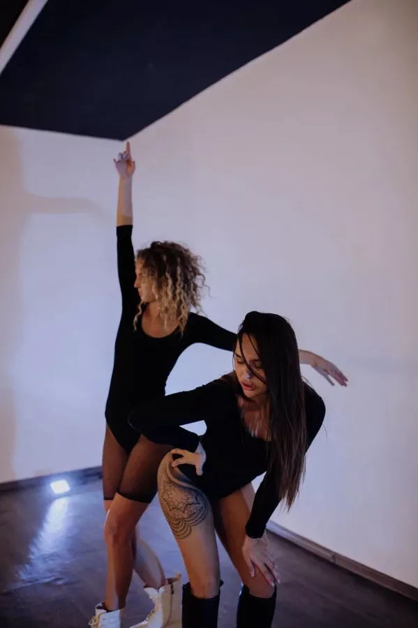 Школа танцев Wi dance studio в Калининграде: Танцы, Зал, Хореография, Школа танцев, Взрослые, Растяжка,