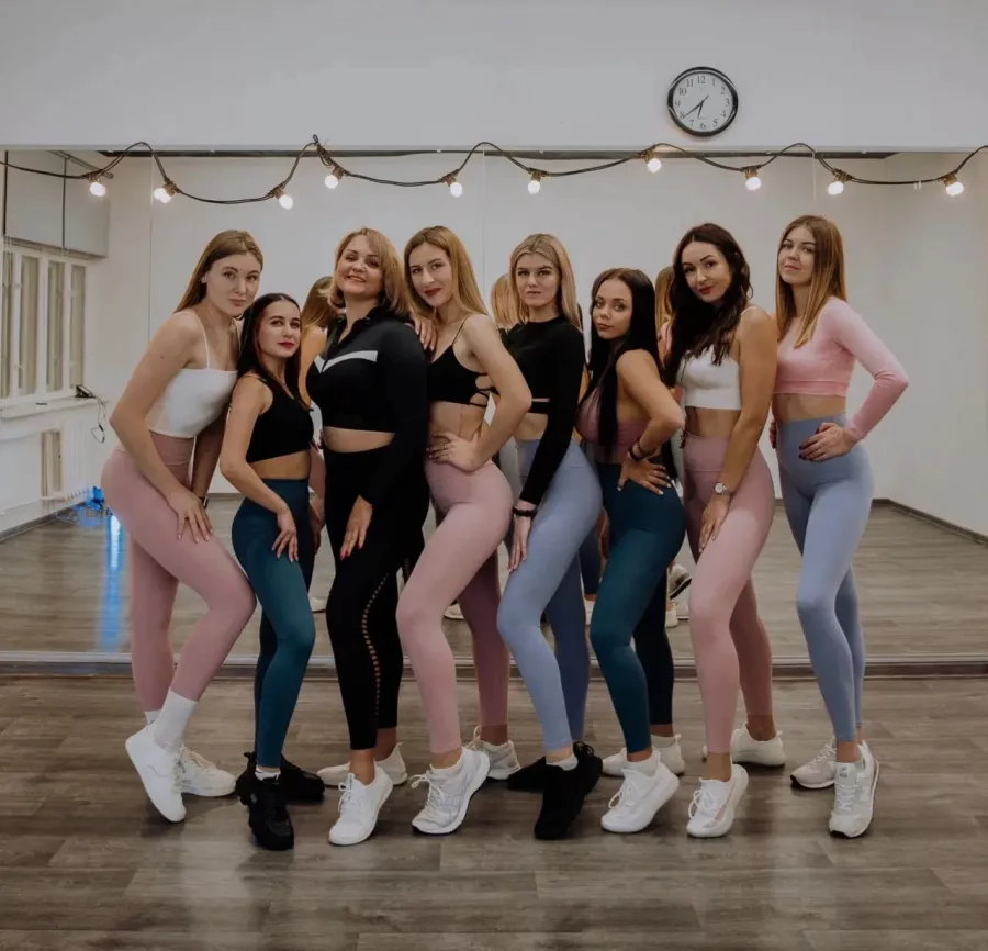 Школа танцев Wi dance studio в Калининграде: Танцы, Зал, Хореография, Школа танцев, Взрослые, Растяжка,