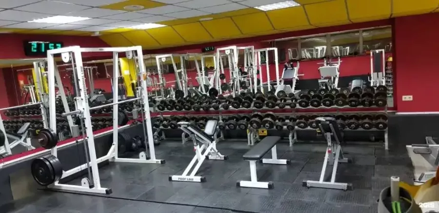 Фитнес центр Gold's Gym в Грозном: Боевые исскуства, Тренажерный зал, Тренировка, Спортзал, Фитнес, Бокс, Зал, Персональный тренер,