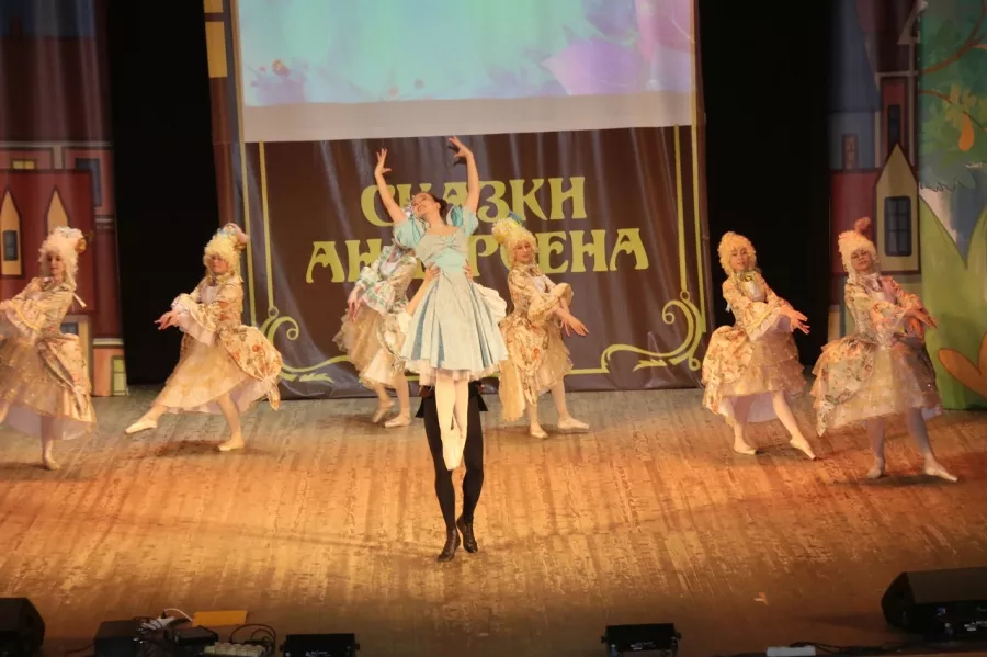 Образцовый театр танца Ассоль в Перми: Танцы, Зал, Хореография, Школа танцев, Современная хореография, Растяжка,