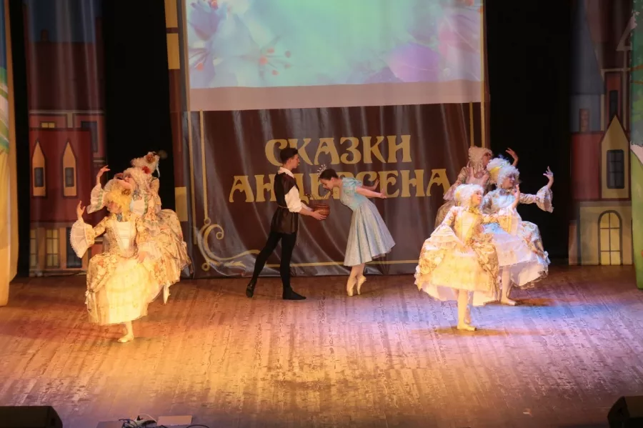 Образцовый театр танца Ассоль в Перми: Танцы, Зал, Хореография, Школа танцев, Современная хореография, Растяжка,