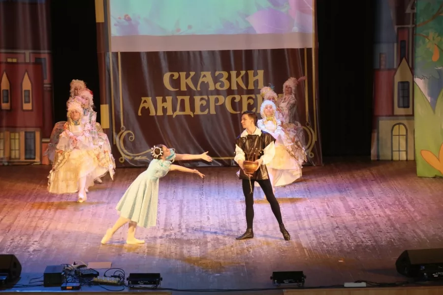 Образцовый театр танца Ассоль в Перми: Танцы, Зал, Хореография, Школа танцев, Современная хореография, Растяжка,