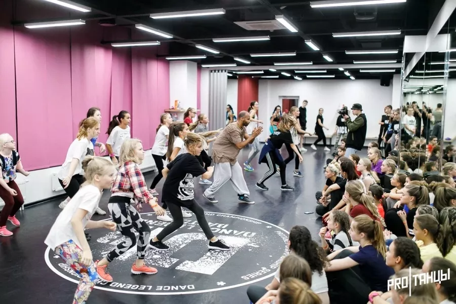 Школа танцев Global Dance University на Белинского в Екатеринбурге: Танцы, Зал, Хореография, Школа танцев, Растяжка, Хип-хоп,