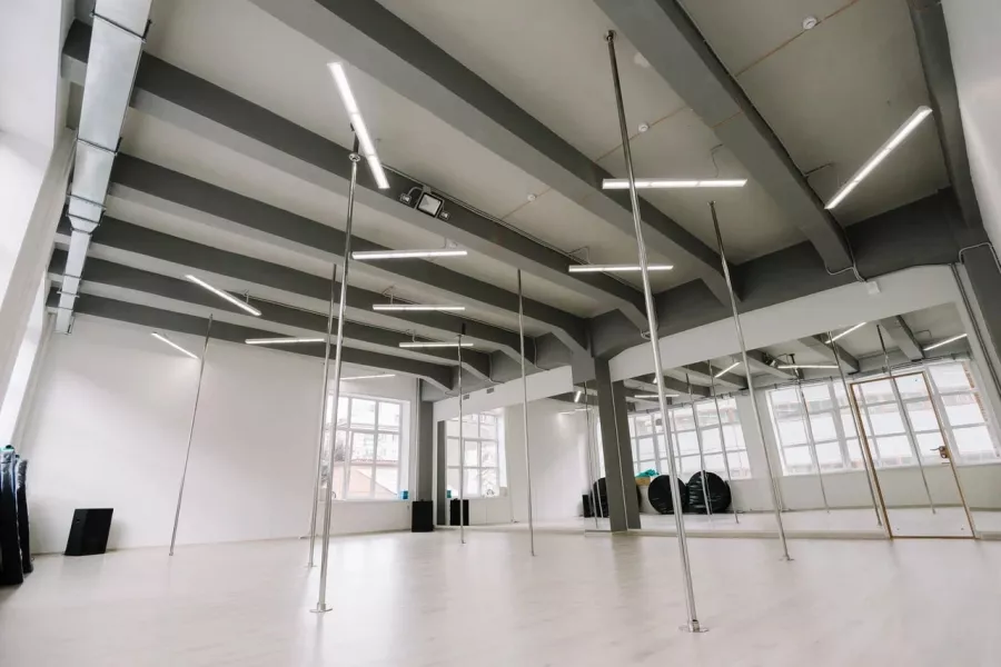 Студия танца Sky Pole в Екатеринбурге: Танцы, Зал, Хореография, Растяжка, Школа,