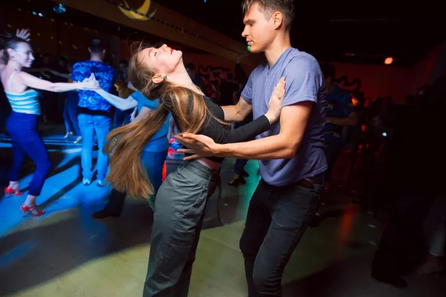 Танцевальная школа Astra Dance в Екатеринбурге: Танцы, Зал, Хореография, Школа танцев, Парные танцы, Растяжка,