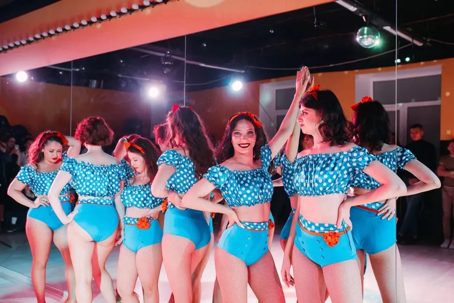 Танцевальная школа Astra Dance в Екатеринбурге: Танцы, Зал, Хореография, Школа танцев, Парные танцы, Растяжка,