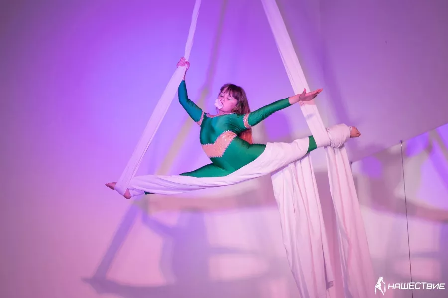 Студия танца Нашествие в Екатеринбурге: Танцы, Зал, Хореография, Растяжка, Школа,