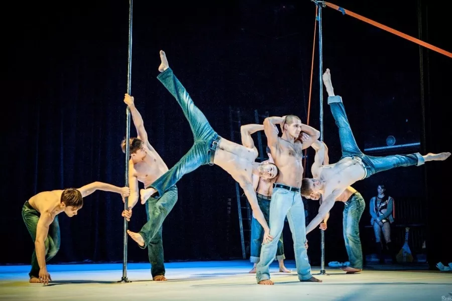 Студия танца Нашествие в Екатеринбурге: Танцы, Зал, Хореография, Растяжка, Школа,